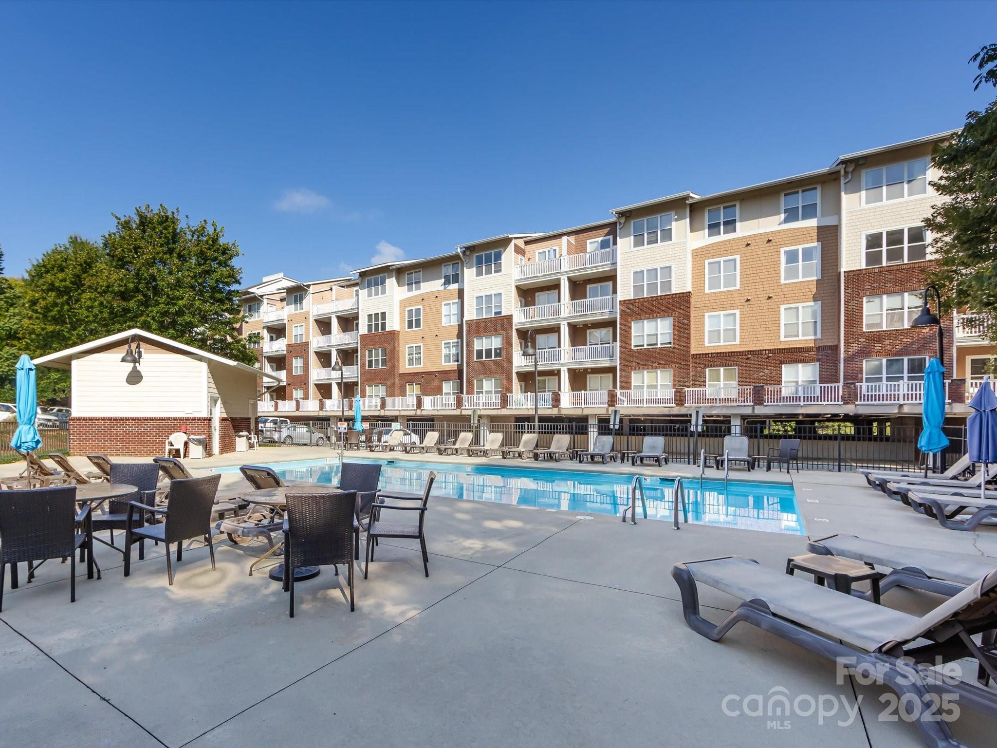 1000 E Woodlawn Road 113