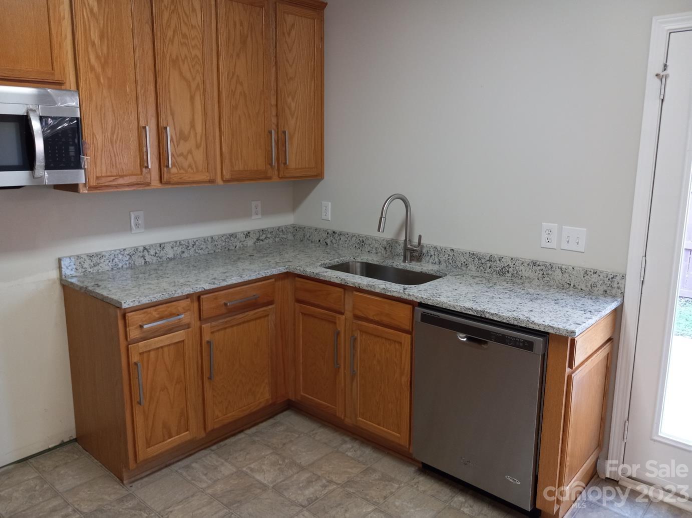 Sandy Pointe - Residential