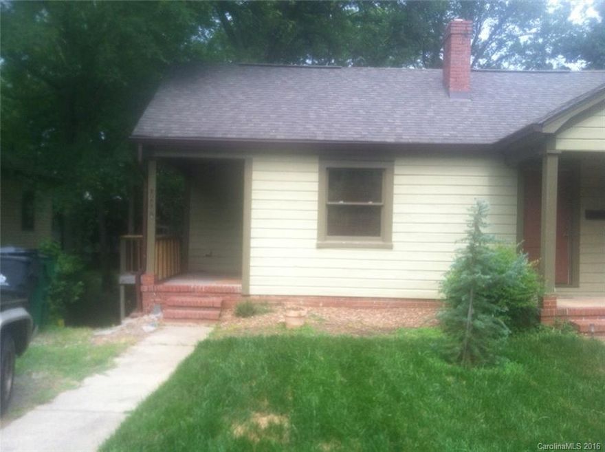 Highly desirable 1BR/1BA Duplex unit  located in Plaza-Midwood. Convenient to shopping, bus line, and entertainment. Lawn maintenance included.