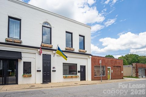 207 S Academy Street Lincolnton NC 28092