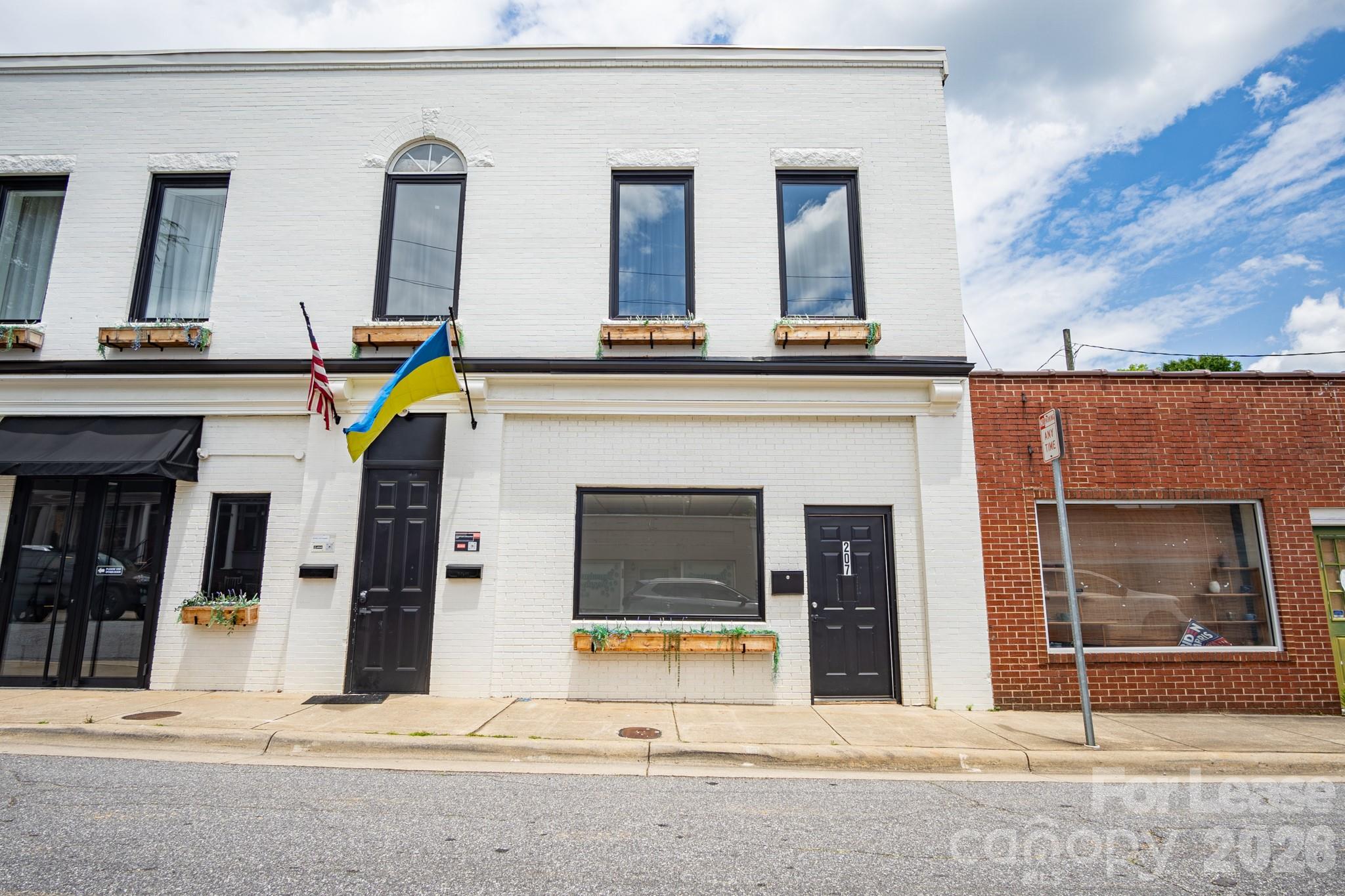 207 S Academy Street