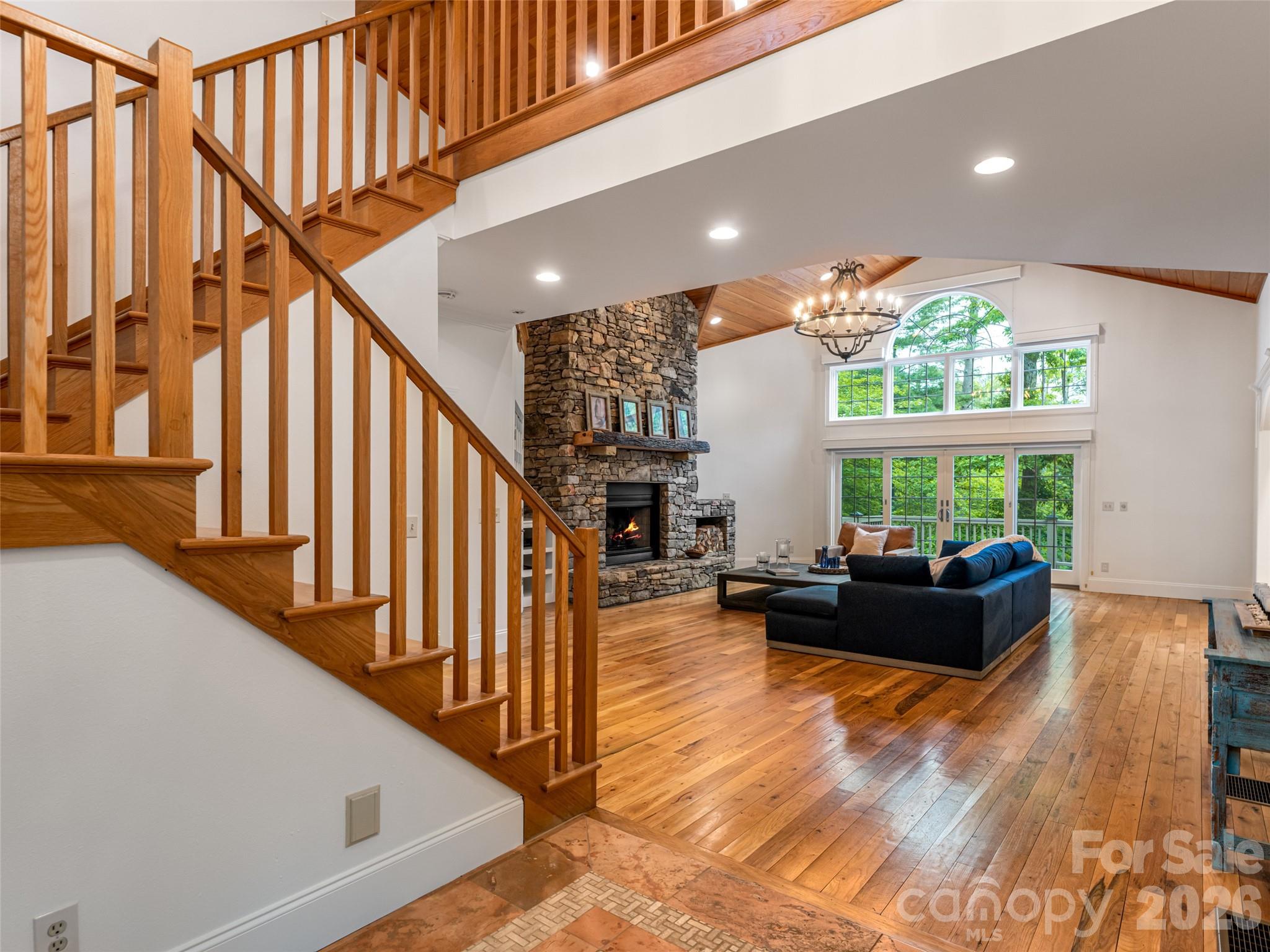 307 S Braeside Court