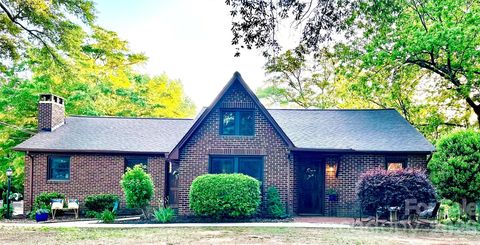 Photo of 1206 South Point Road, Belmont, NC 28012 (MLS # 4373430)