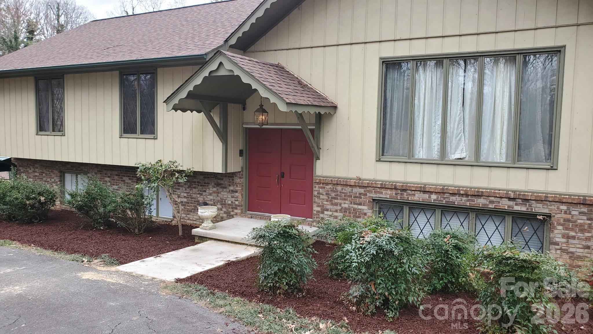 200 Woodland Circle