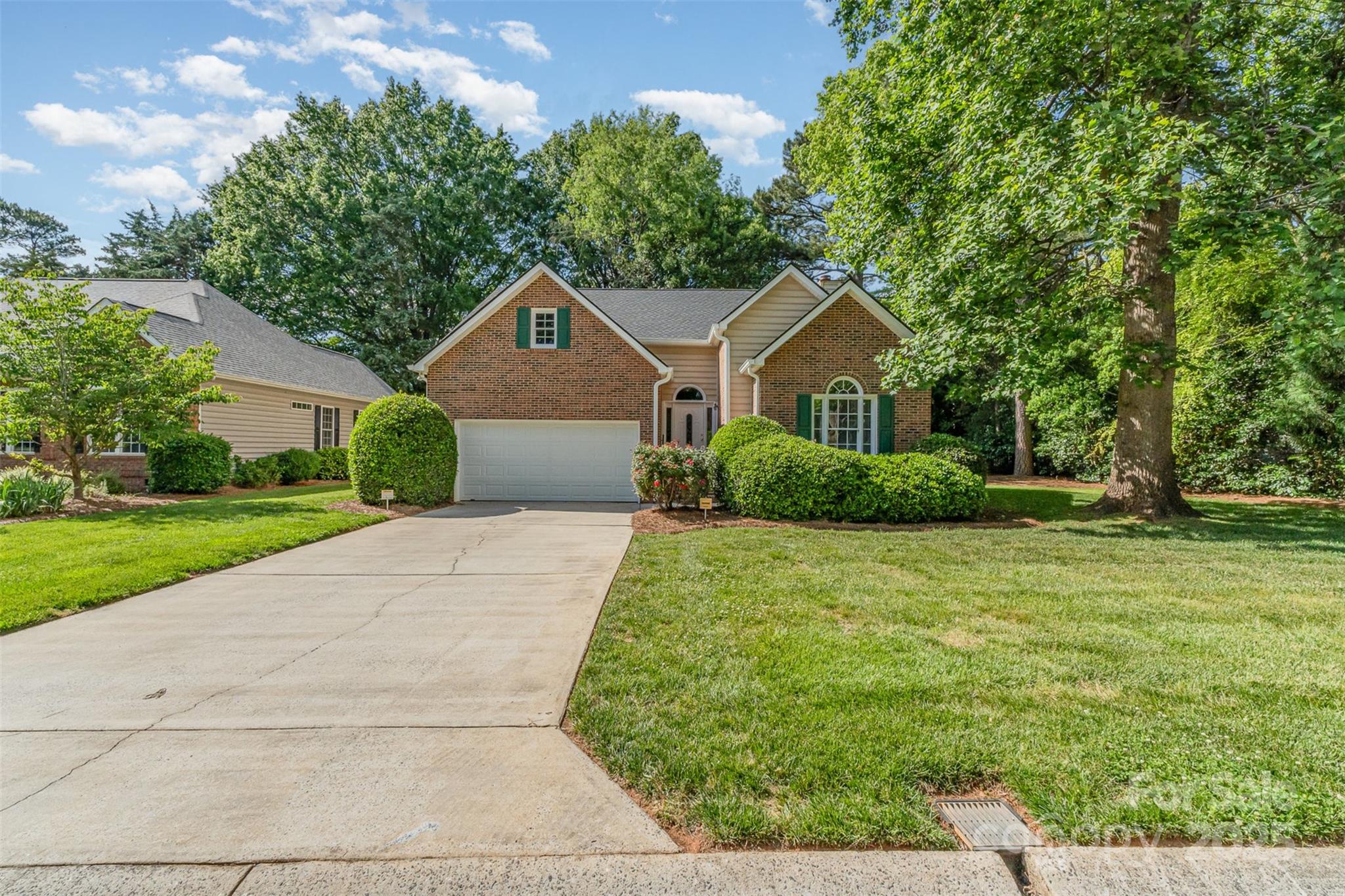 752 Pinebough Lane