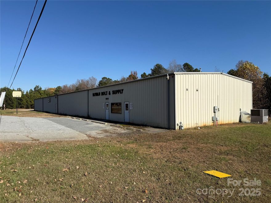 9600 sqft of commercial space located on Hwy 29 between Salisbury and China Grove. 7200 sqft of open warehouse, plus 2400 sqft of office/retail space. Fast and easy access to I85. Highly visible from the road so this would be great for Highway business.
