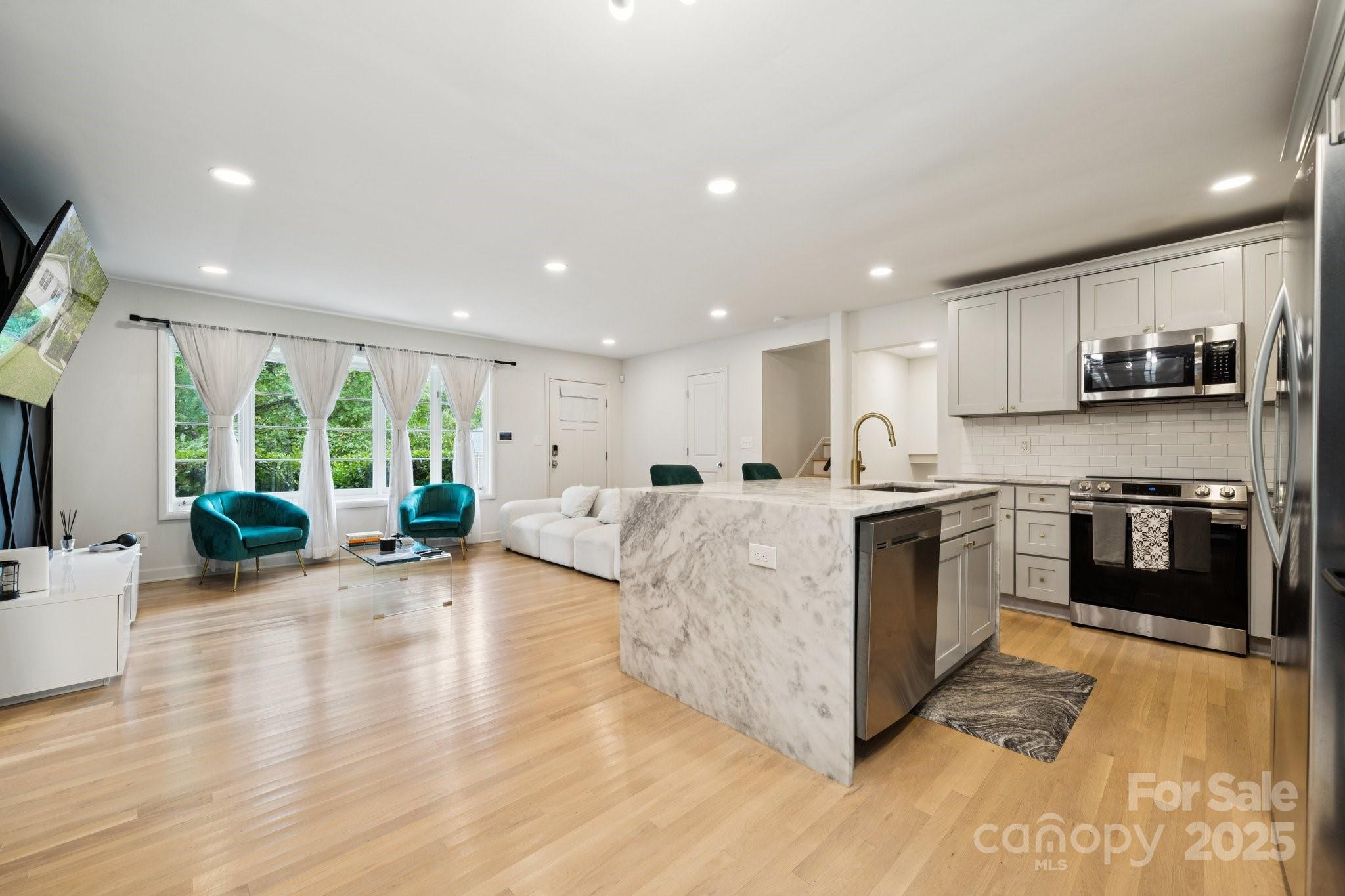 1530 Barberry Court