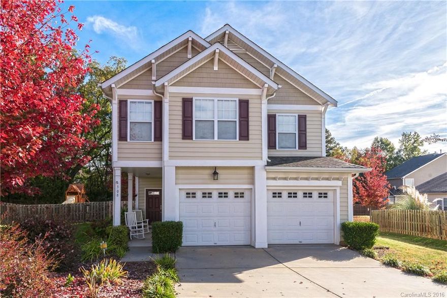 Great move-in ready home sits on a cul-de-sac with a large backyard. Beautiful kitchen has stainless steel appliances and eat-in breakfast area. New carpet, paint & hardwoods in 2015. Large second floor loft. Short walk to Pleasant Knoll Elementary. Convenient location -- close to I-77 and Ft. Mill shops, restaurants & more! Backyard playset, swing & arbor will convey. Community pool.