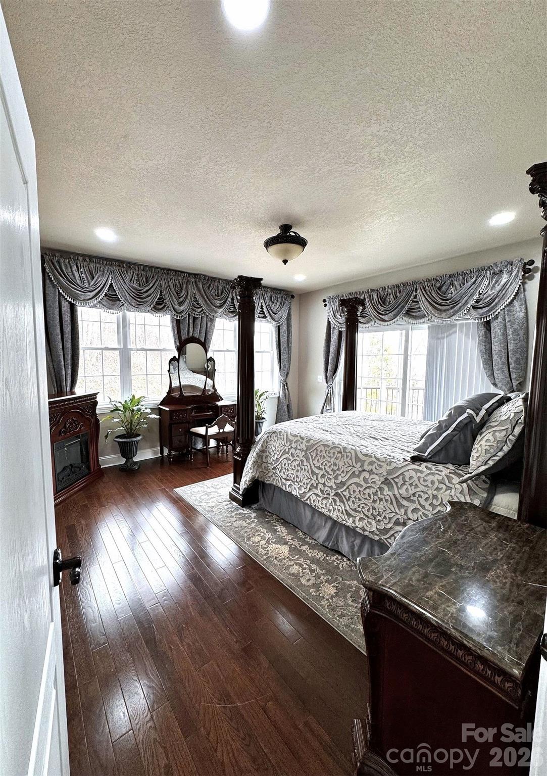 Hawk Mountain - Residential