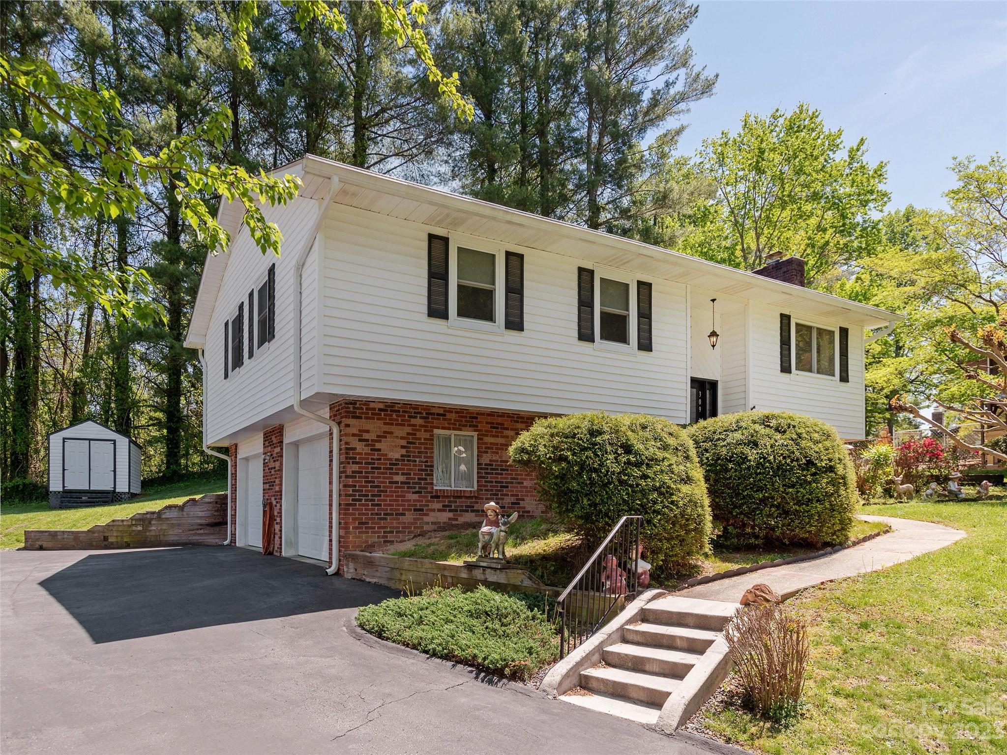 Brookland Manor - Residential