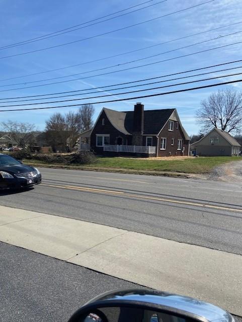 Main image without alt text