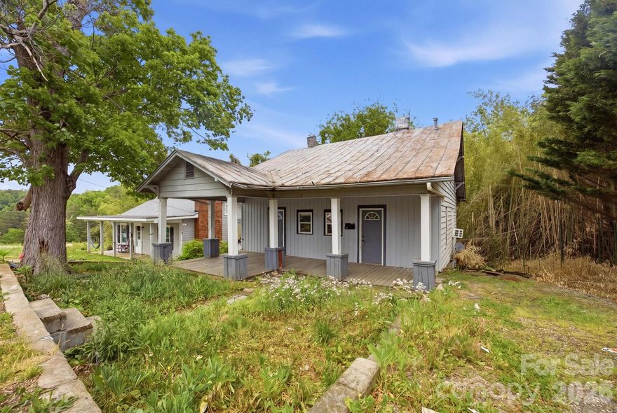 Calling all investors and value-add on buyers—This property offers a solid opportunity to build equity with the right updates. While it does need renovation, it presents an opportunity for those looking to customize, improve, or lightly reposition. With a functional layout and location close to town, this home has potential to be transformed into a strong investment or personal residence. Whether you're an experienced renovator or a buyer looking to put in some work over time, this is a chance to create something without starting from scratch.