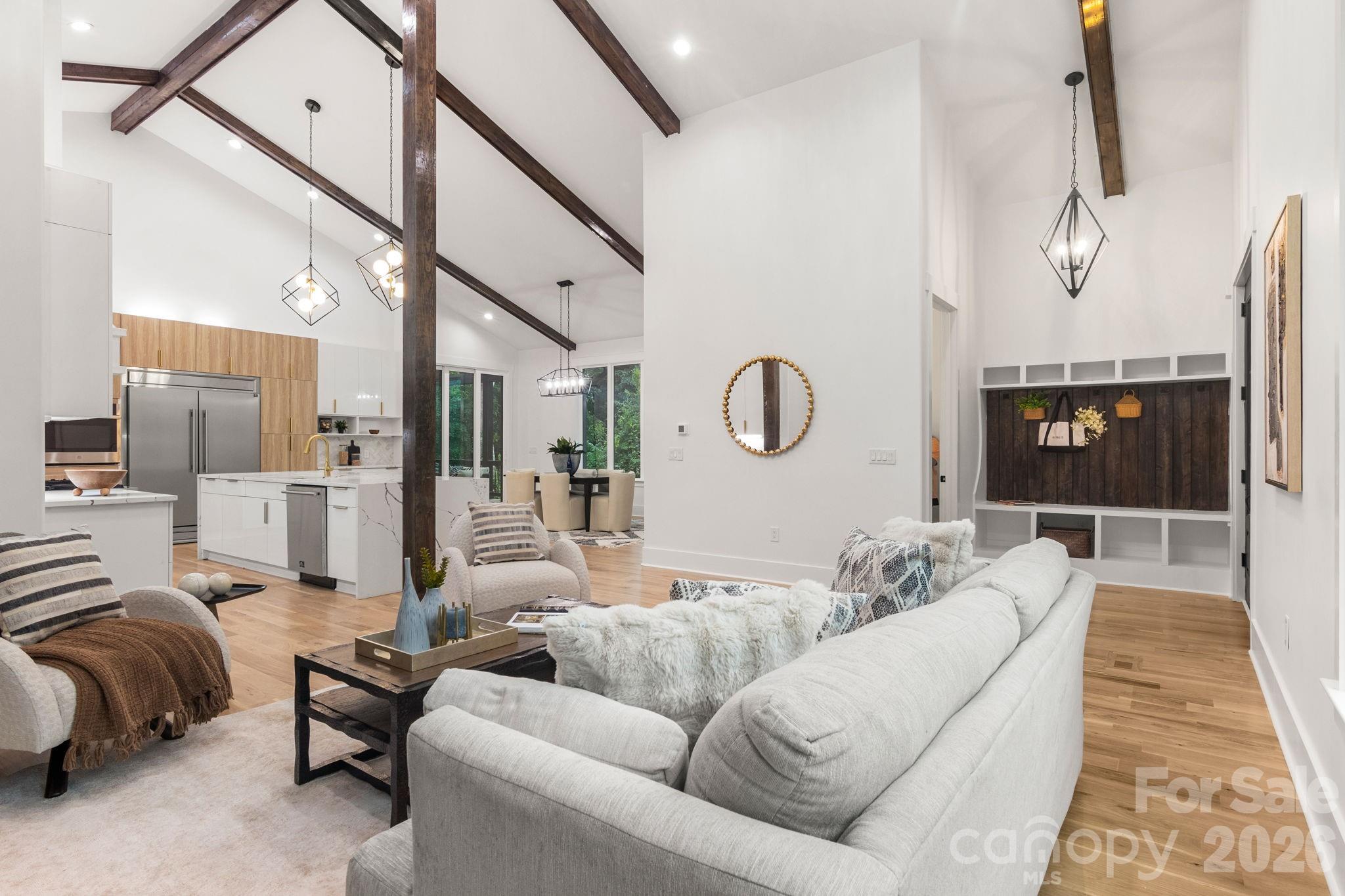 809 Crater Street