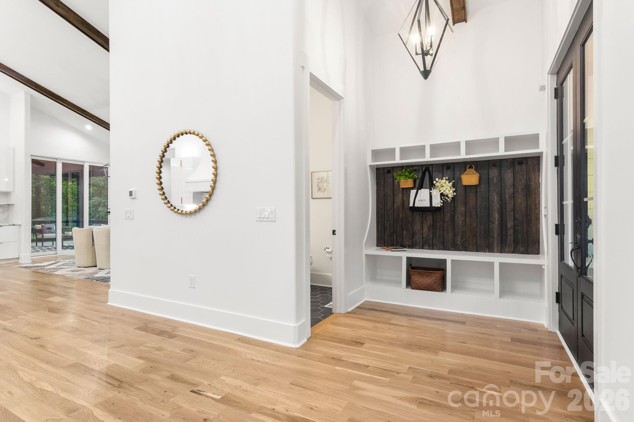 809 Crater Street