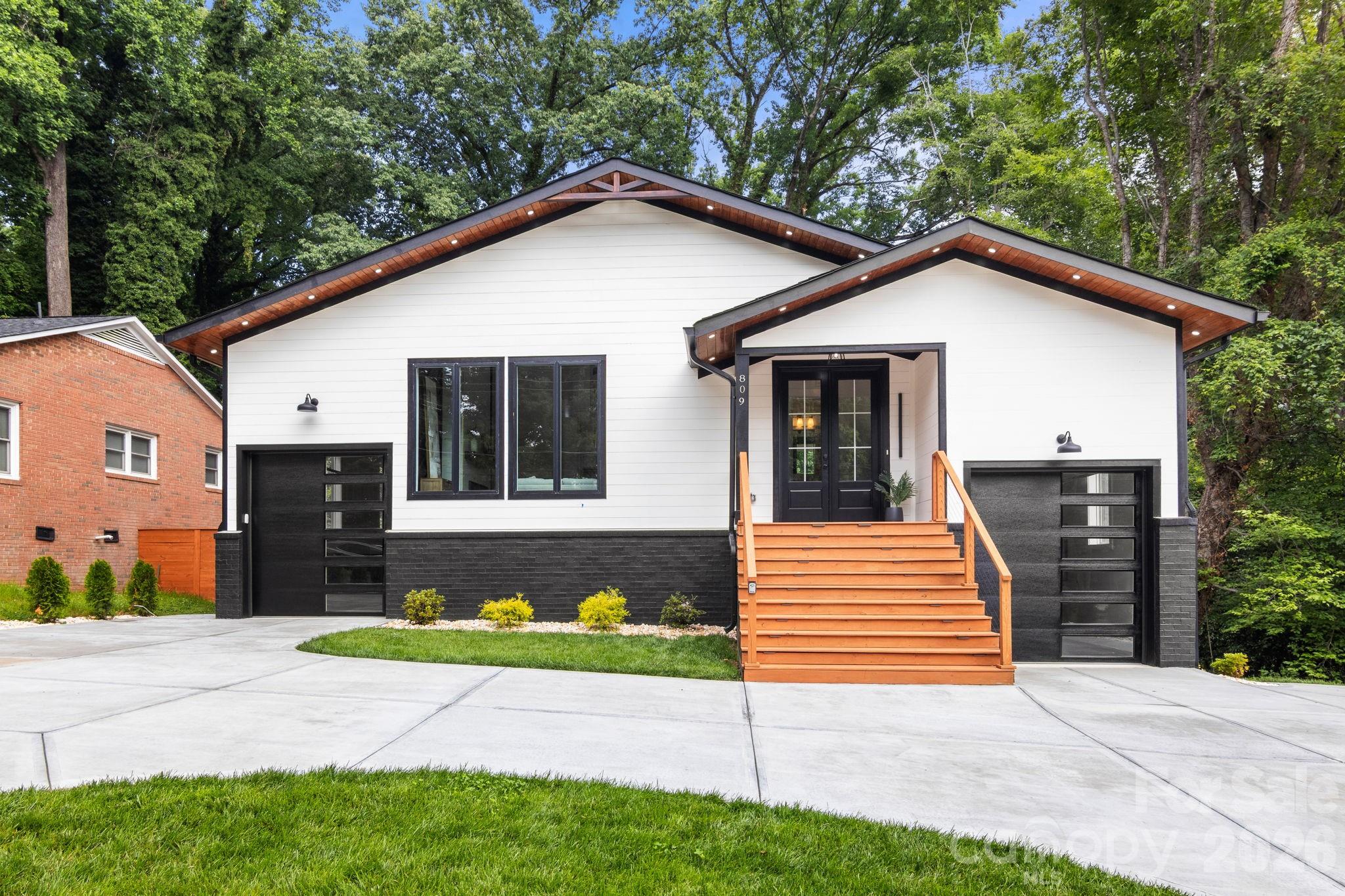 809 Crater Street