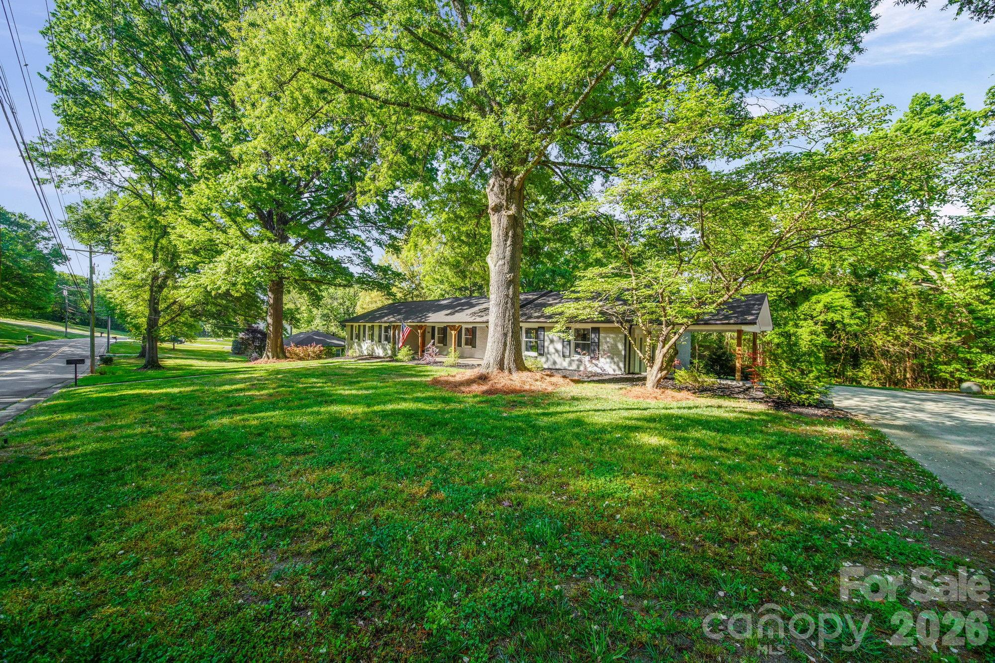 570 Crestside Drive SE