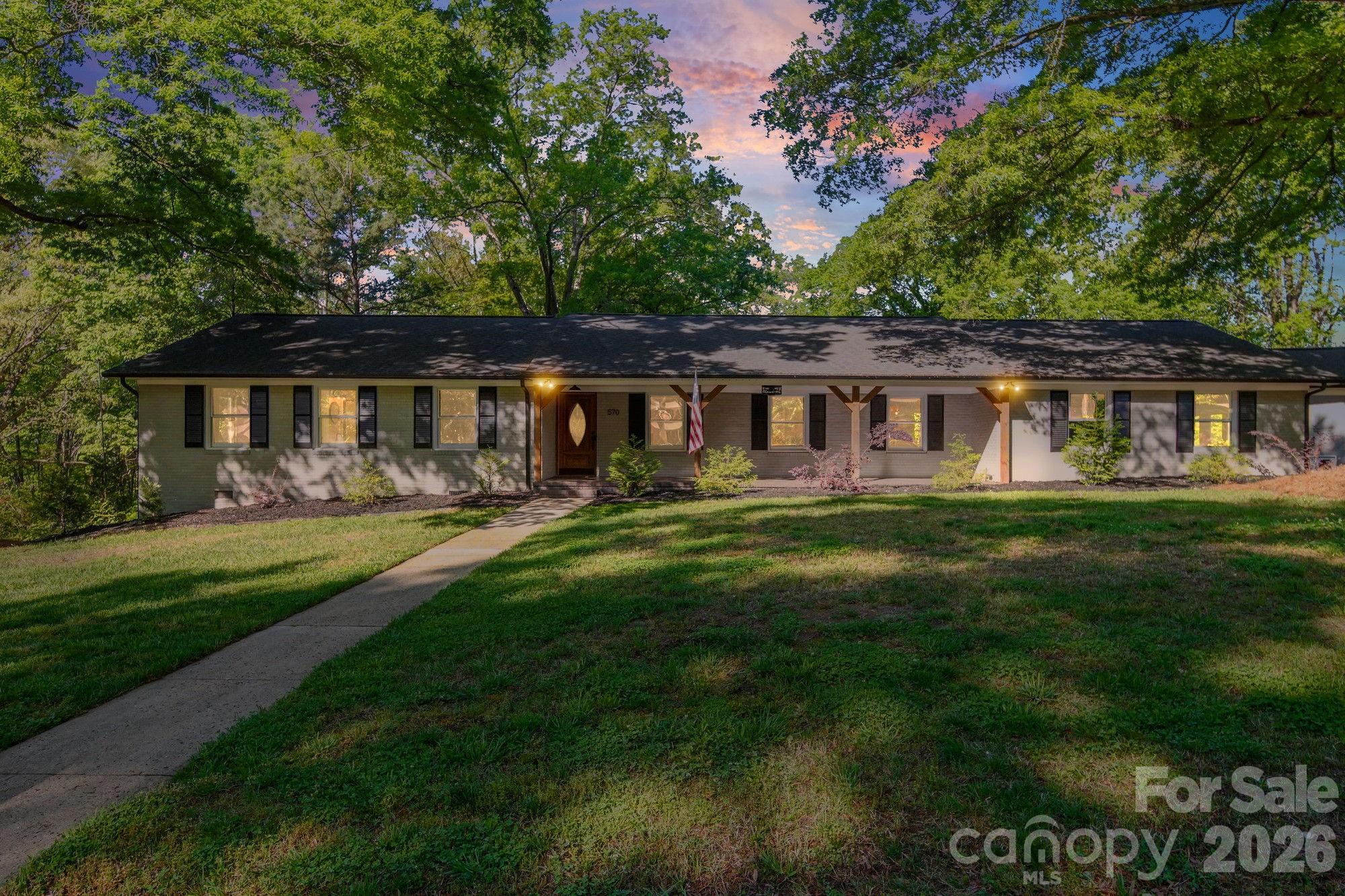 570 Crestside Drive SE