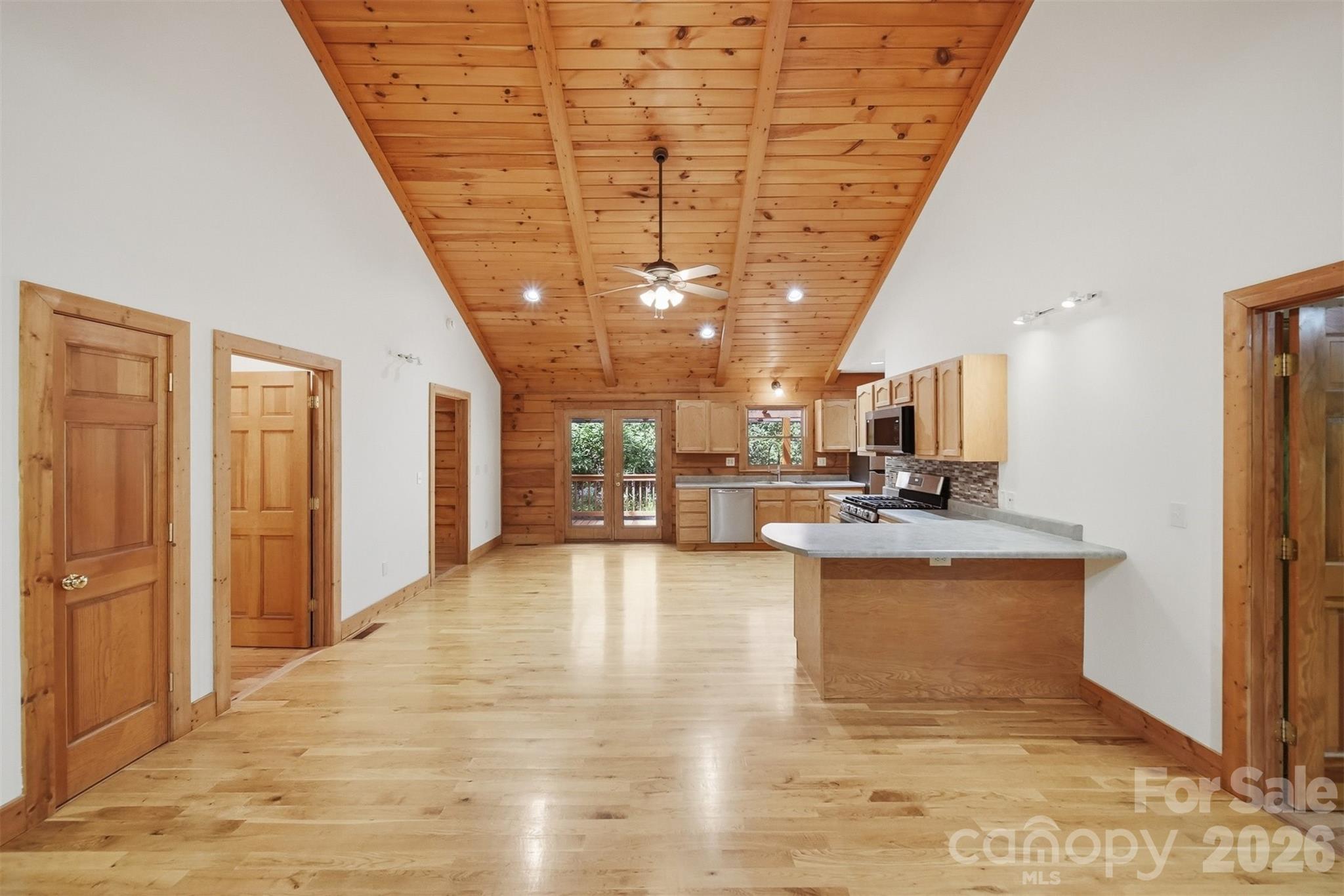 6220 Sunny Drive