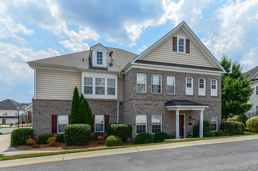 Westwood model by Shea Homes with hardwoods entire first floor. Granite and stainless island kitchen with large eat in area. Formal dining. Large living room with fireplace. Pool community close to Ballantyne, freeways, shopping