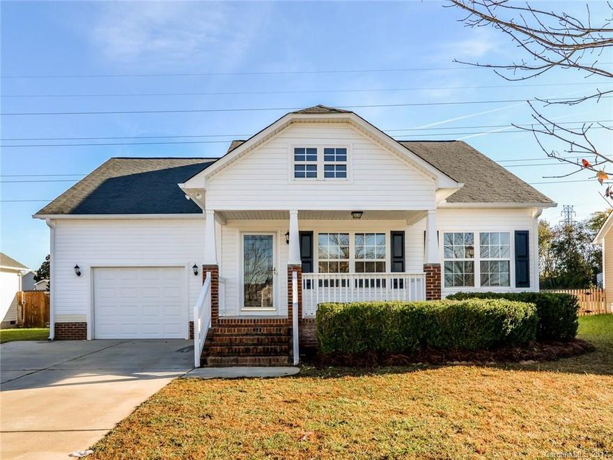 Beautiful Arts & Craft Style home!  Huge Front Porch! Open Floor-plan! Vaulted Ceilings throughout main living area! Beautiful Chef's Kitchen w/ Island, Texas Wt Granite, SS Appls w/Dining Area. Designer Lighting & Plumbing Fixtures throughout! Master & Guest rooms are split on opposite sides of home! Master features Walk-in Closet & Double sinks in bath w/Granite top! Other beds are great size & 1 with additional walk-in Closet! Enjoy entertaining upstairs in Bonus room! FENCED YARD,NEW Deck!!