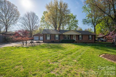 1624 Oak Trail Lane Charlotte NC 28216