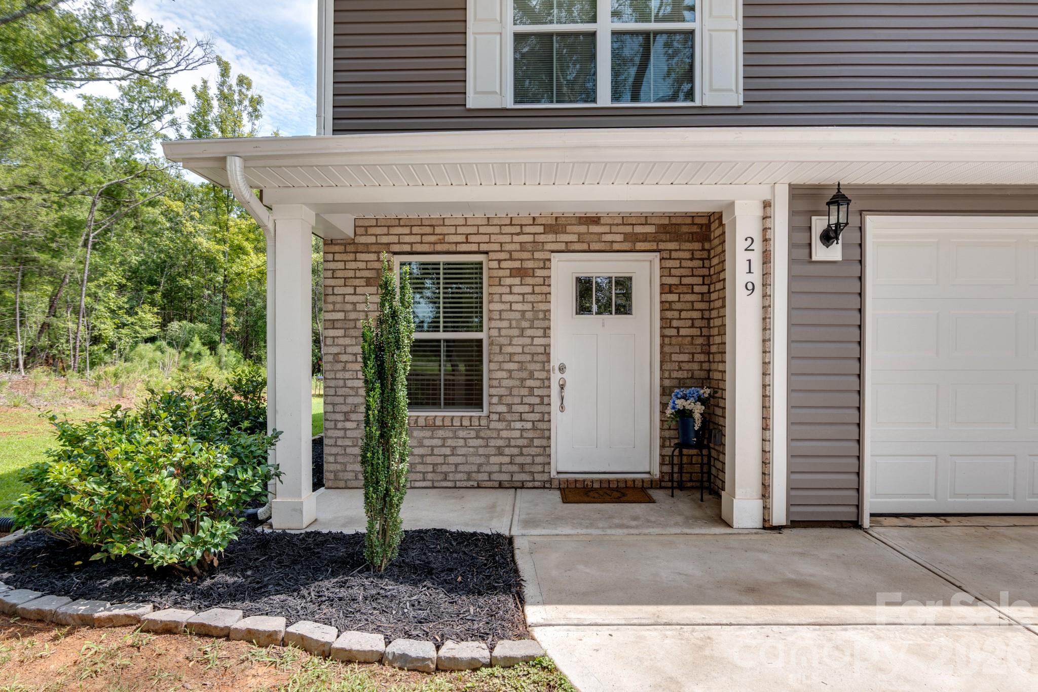 219 W North Corner Road