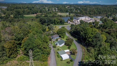 Photo of 102 Lake Drive, Hickory, NC 28601 (MLS # 4429233)