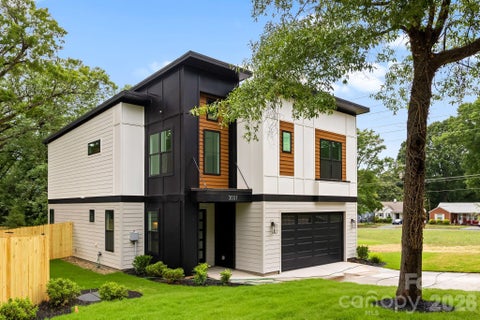 Photo of 3031 Mathis Drive, Charlotte, NC 28208 (MLS # 4394538)