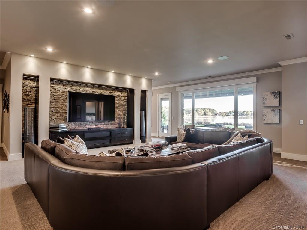 The Peninsula - Residential