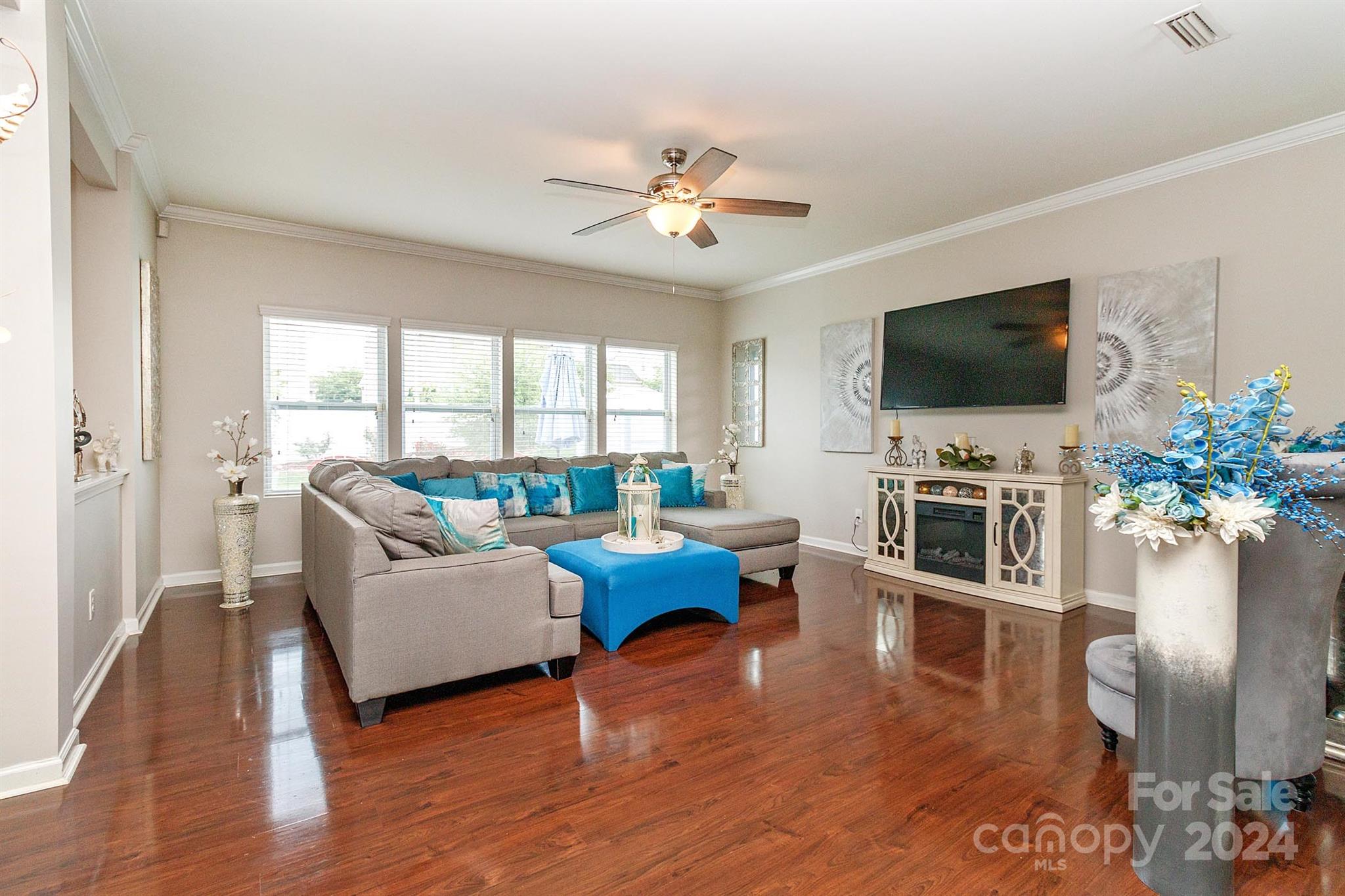 Newport Lakes - Residential