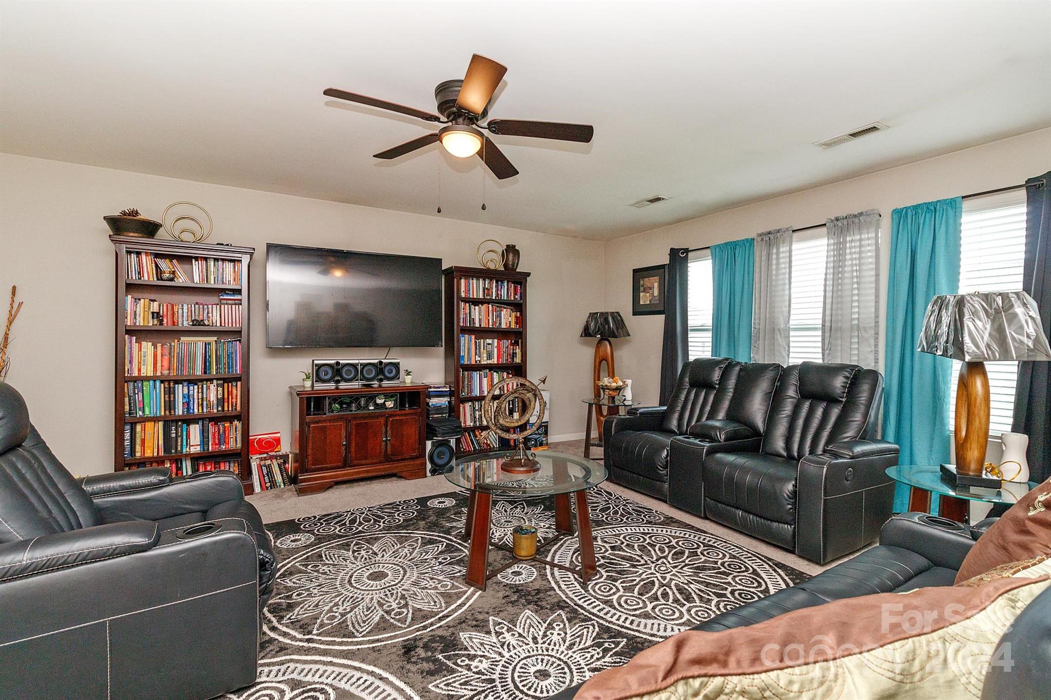 Newport Lakes - Residential