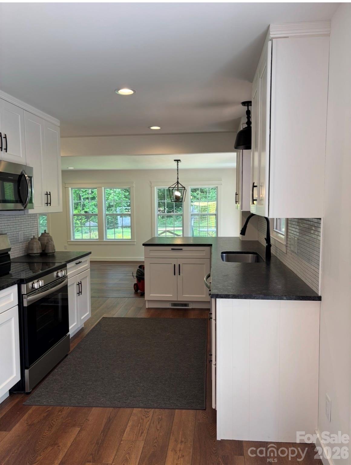6 Green Knoll Drive