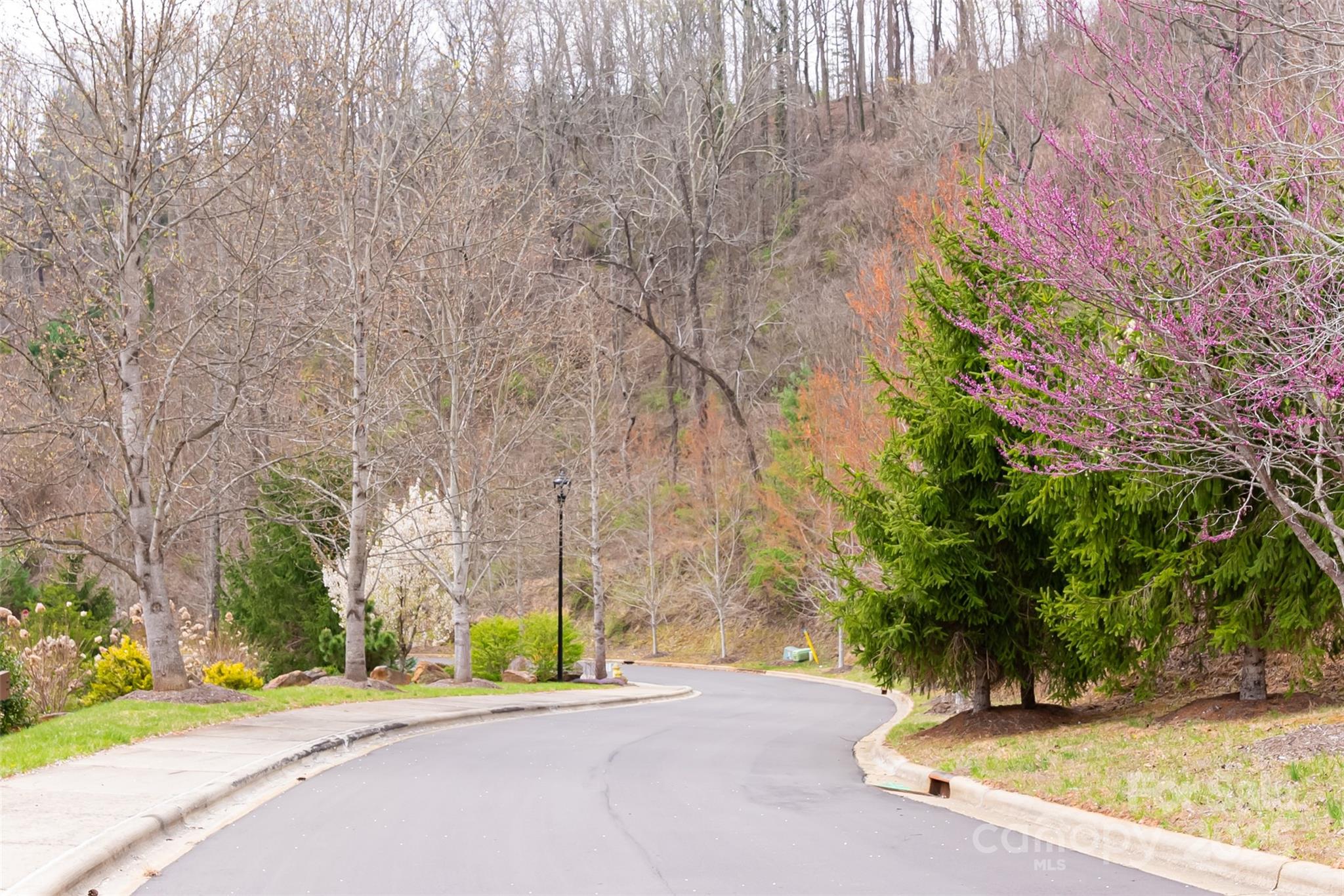 32 Grovepoint Way