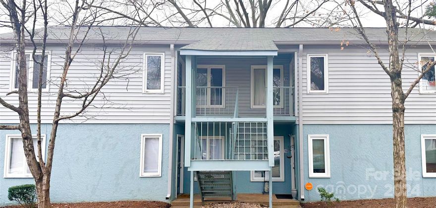 Lovely one bedroom/ one bathroom property in Sharon Lakes.  This is well-maintained second level unit leased through November 2024 at $1225/month. Conveniently located to public transportation, restaurants and shopping. Perfect for investors!