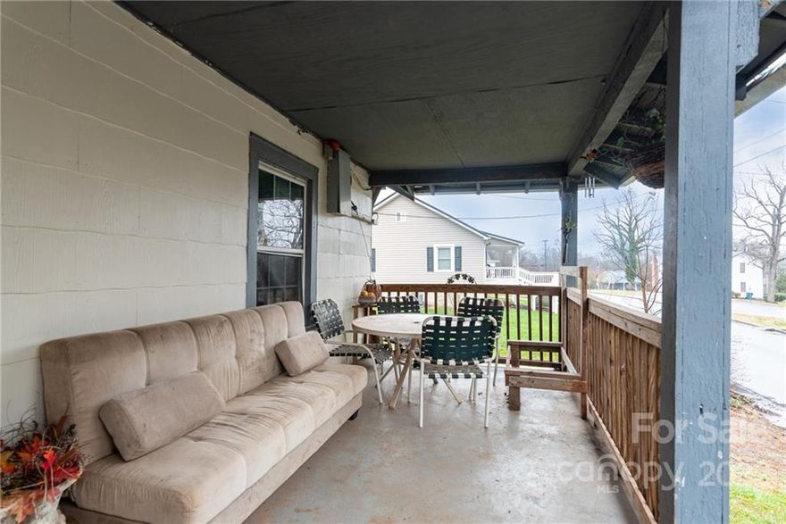 Welcome to a charming and unique single family home that is perfect for anyone looking for a comfortable and peaceful living space. This lovely property features 2 bedrooms, 1 bathroom, and a spacious living area spread across 909 sq feet. Nestled on a beautiful 0.43 acre lot, this property offers ample space and privacy for you and your loved ones to enjoy. Whether you're looking to relax on your front porch, host a BBQ in the backyard, this property has everything you need to make your dream home a reality.
While the interior of the property is maintained, some updates may be desired. Additionally, the exterior of the property is in need of some TLC, but with a bit of work and attention, this property has the potential to be a great investment opportunity. Equipped with a range of amenities to make your life as comfortable and convenient as possible. These amenities include a laundry room off the back deck.