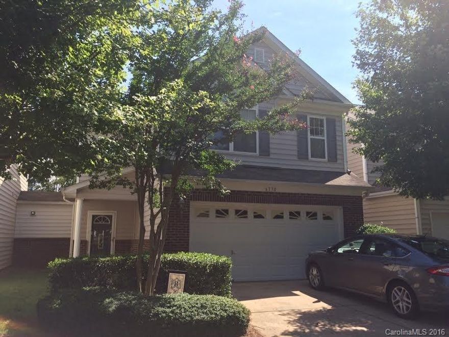 Fireplace
2 car garage
Washer & dryer