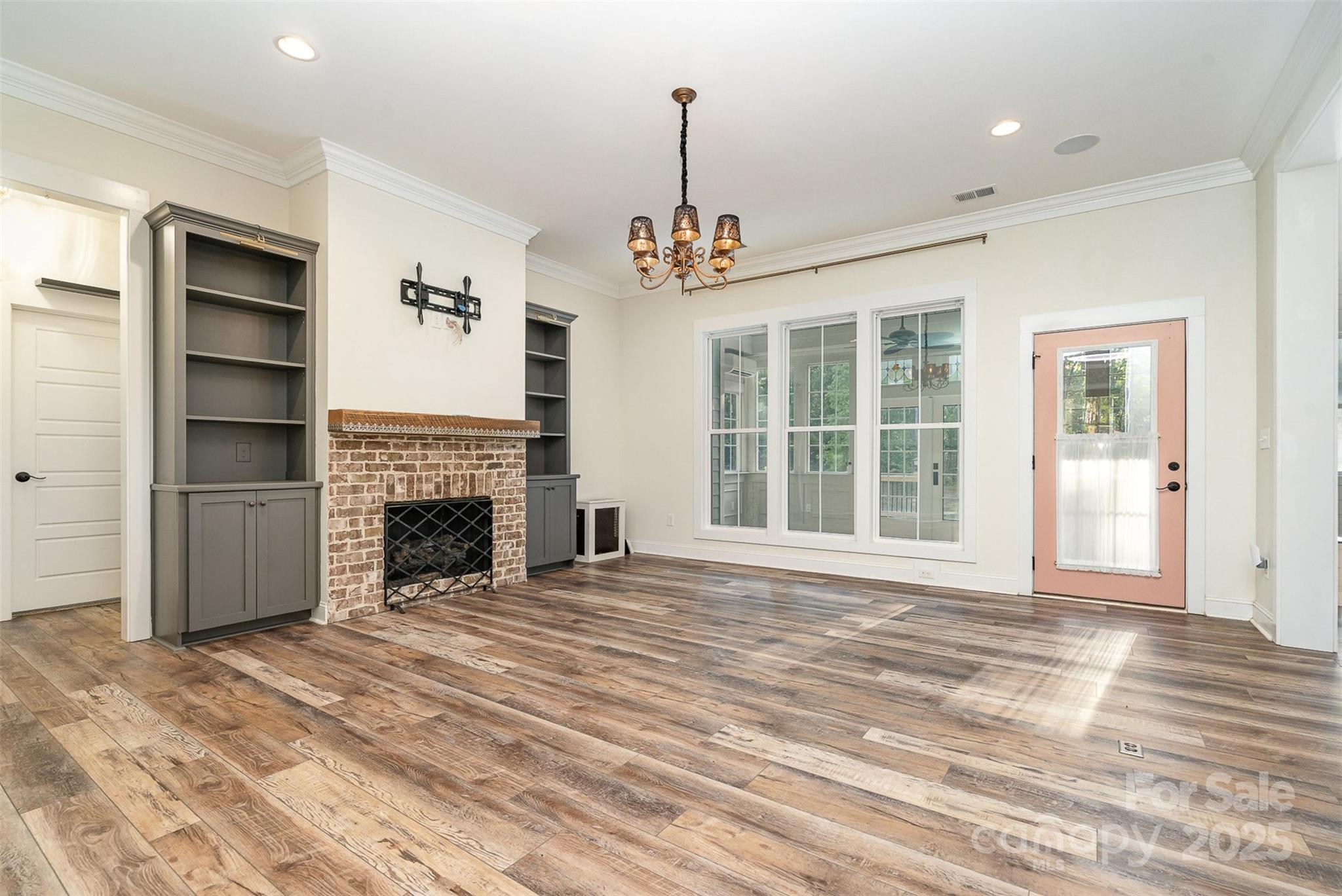2586 Lee Lawing Road