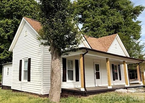 Photo of 630 N Davis Avenue, Newton, NC 28658 (MLS # 4373040)