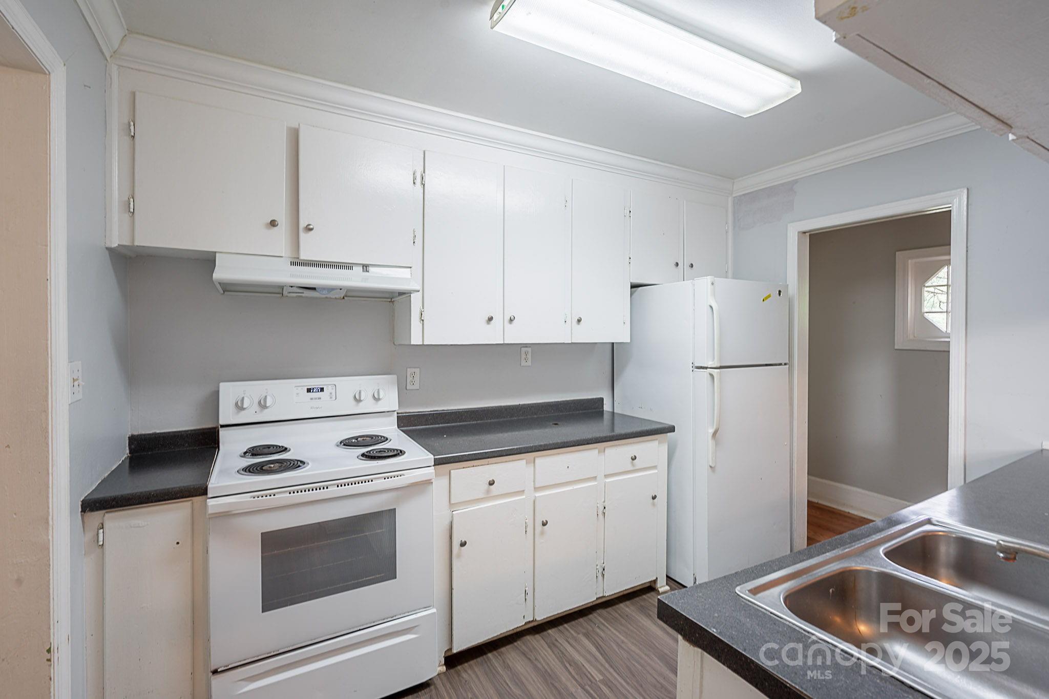 1401 Hillwood Court