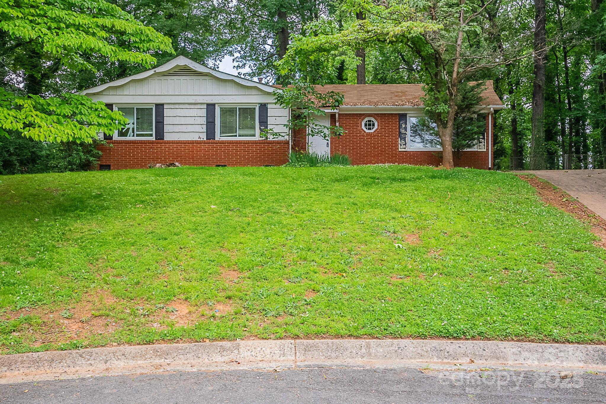 1401 Hillwood Court