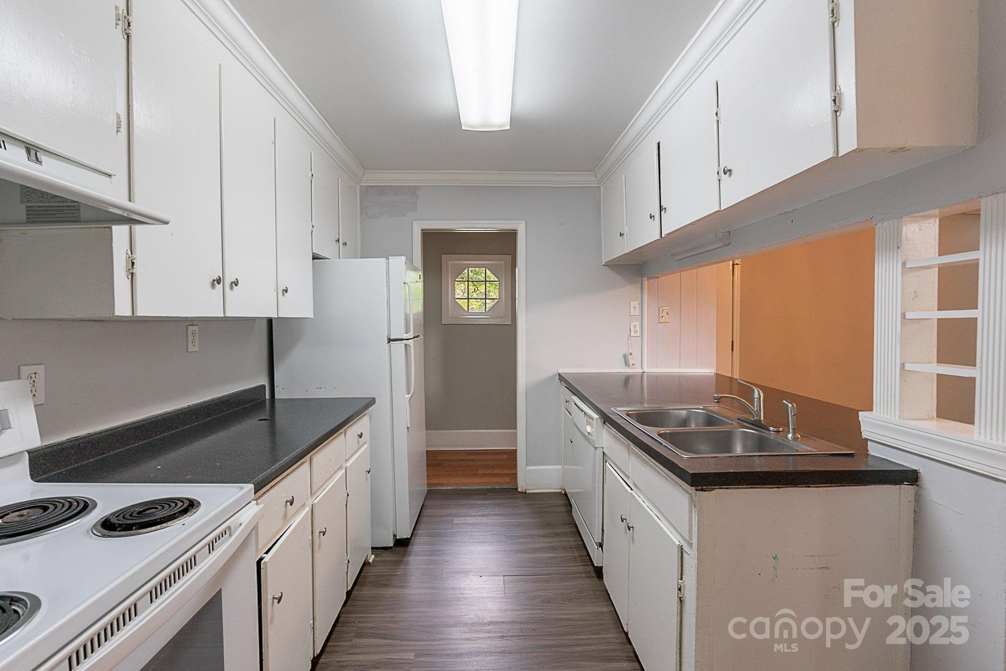1401 Hillwood Court