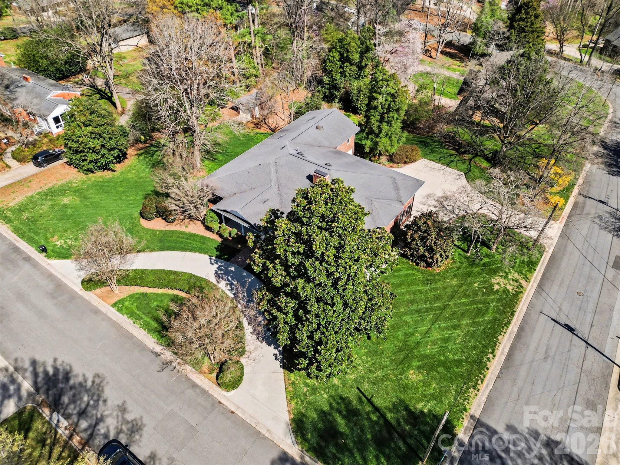 746 Grandview Drive NE