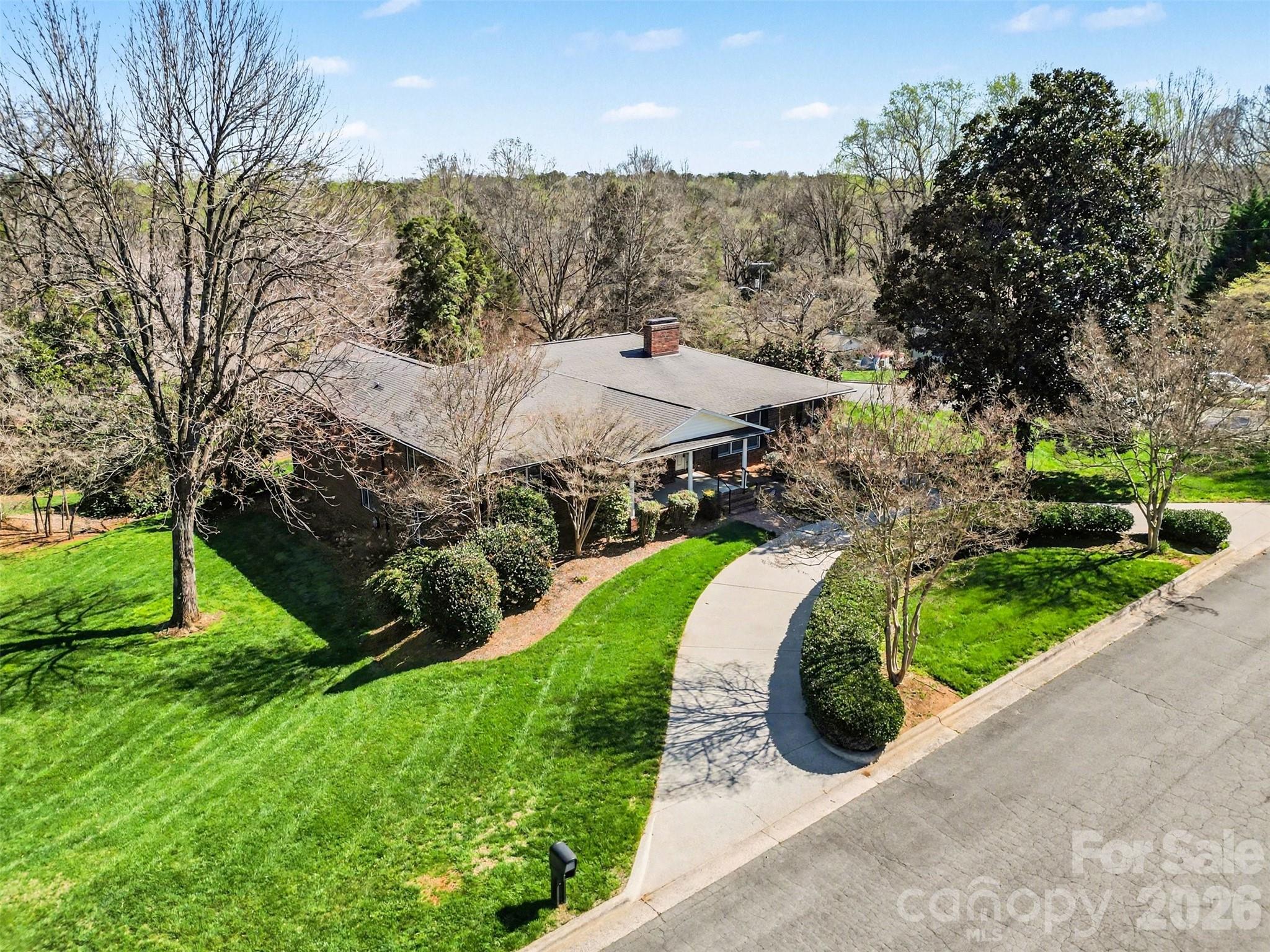 746 Grandview Drive NE