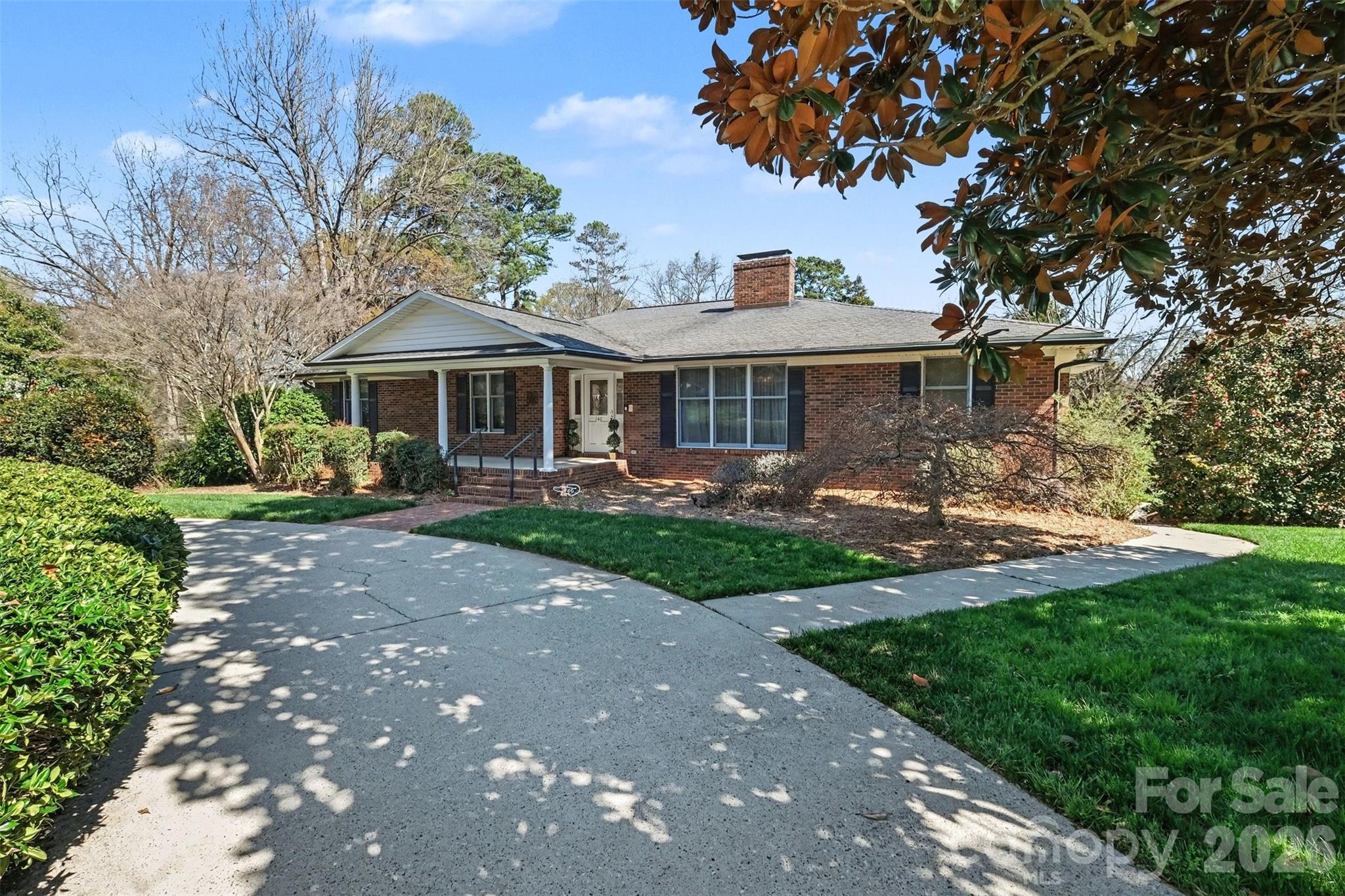 746 Grandview Drive NE