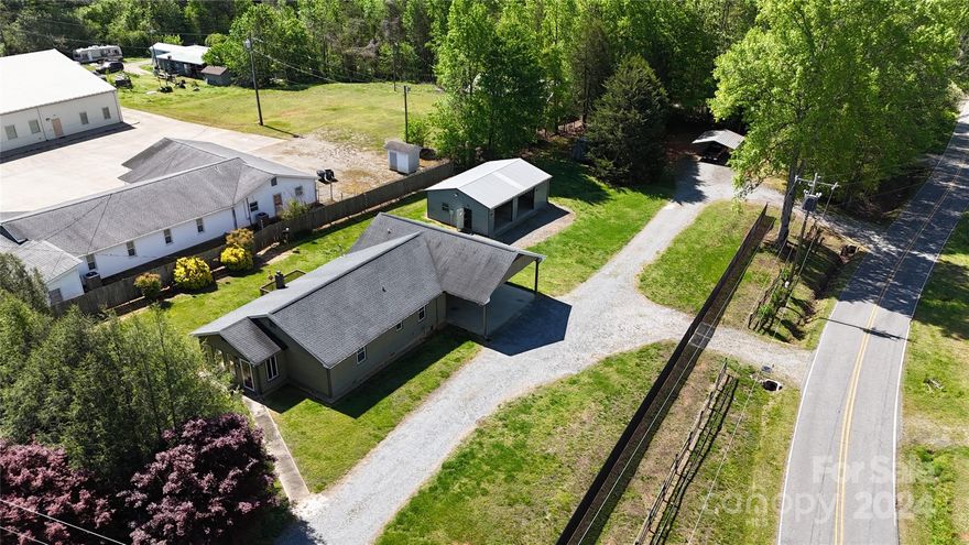 Entered For Comp Purposes - $370,000.  Call Agent with Questions.