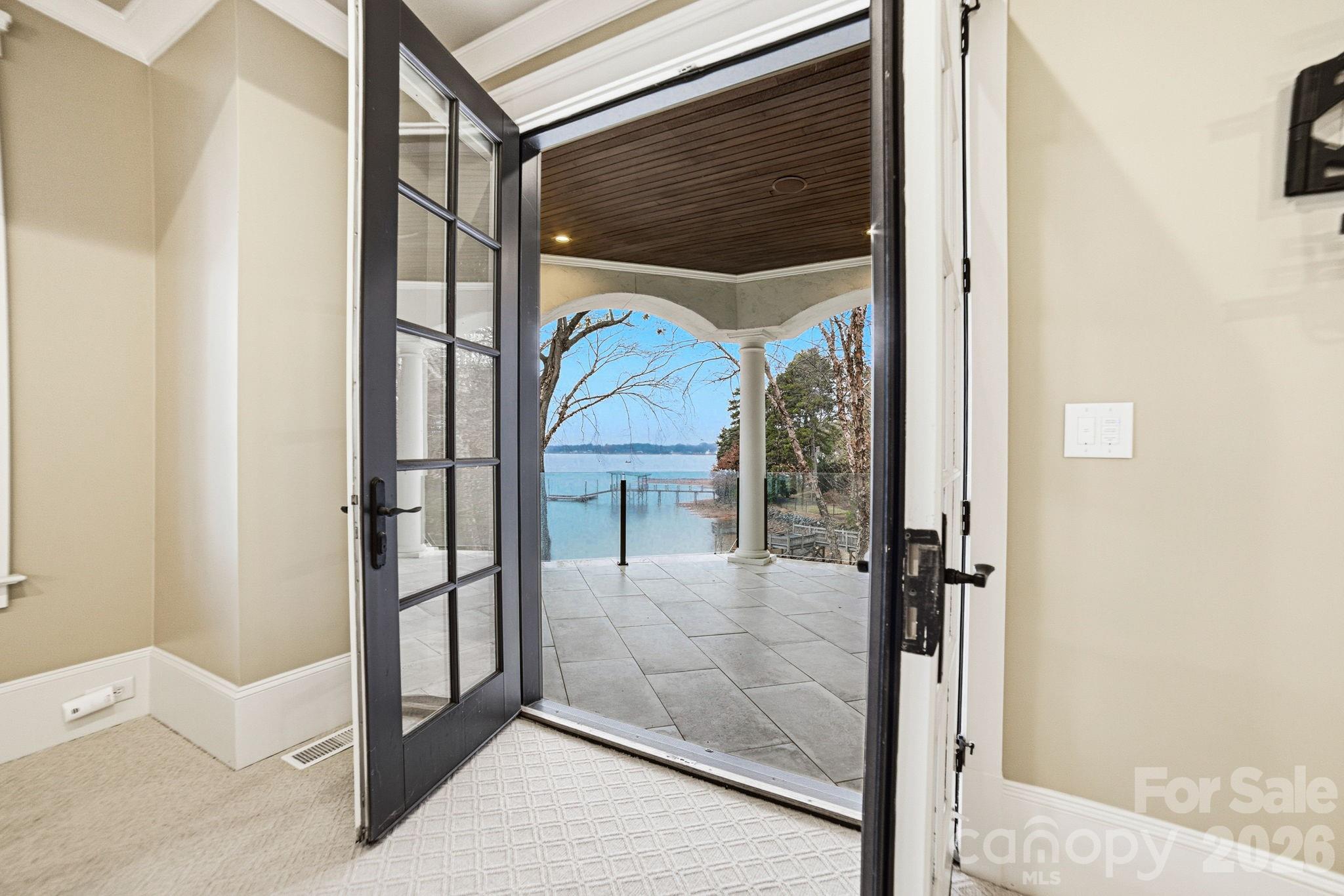 The Peninsula - Residential