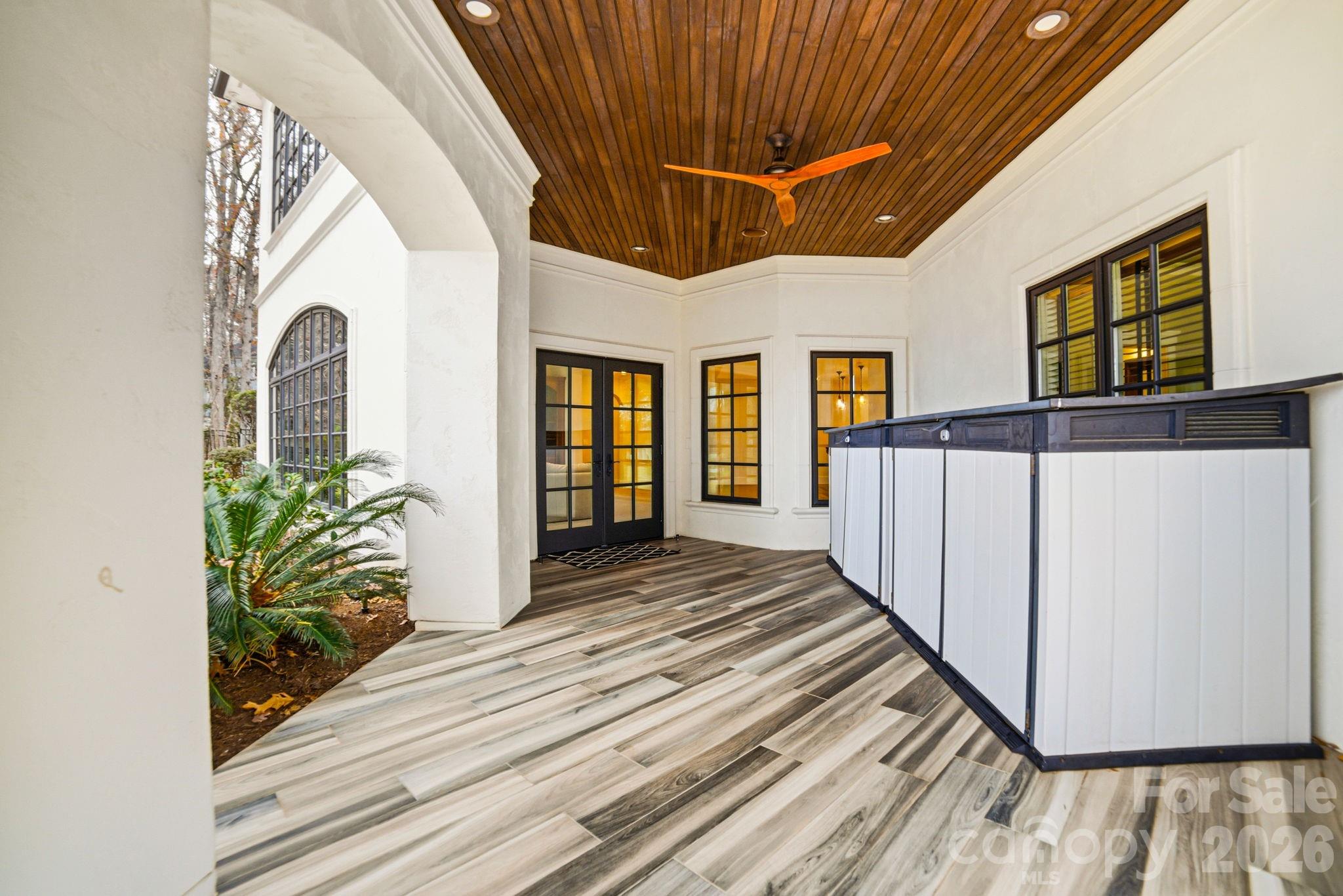 The Peninsula - Residential