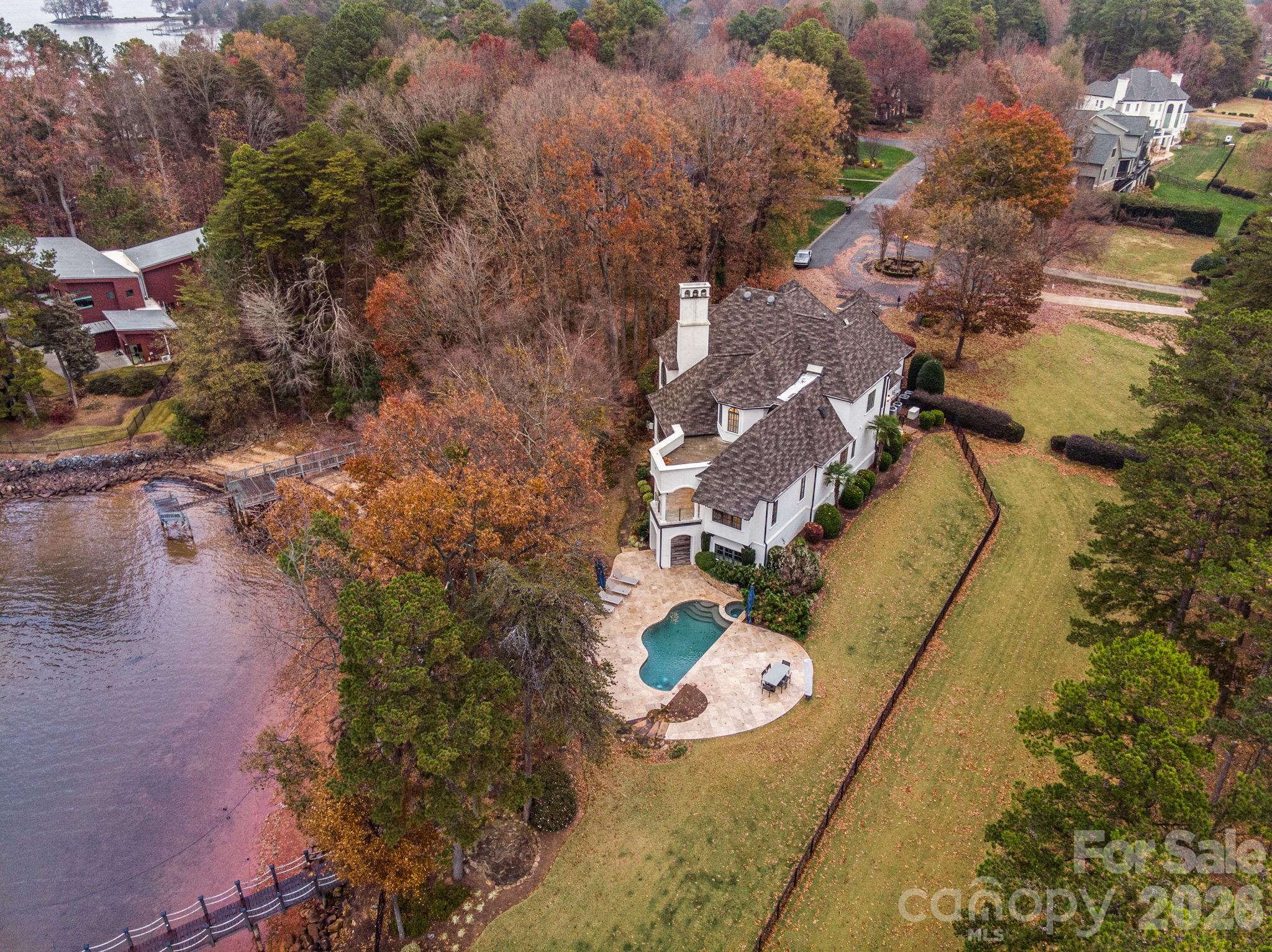 The Peninsula - Residential