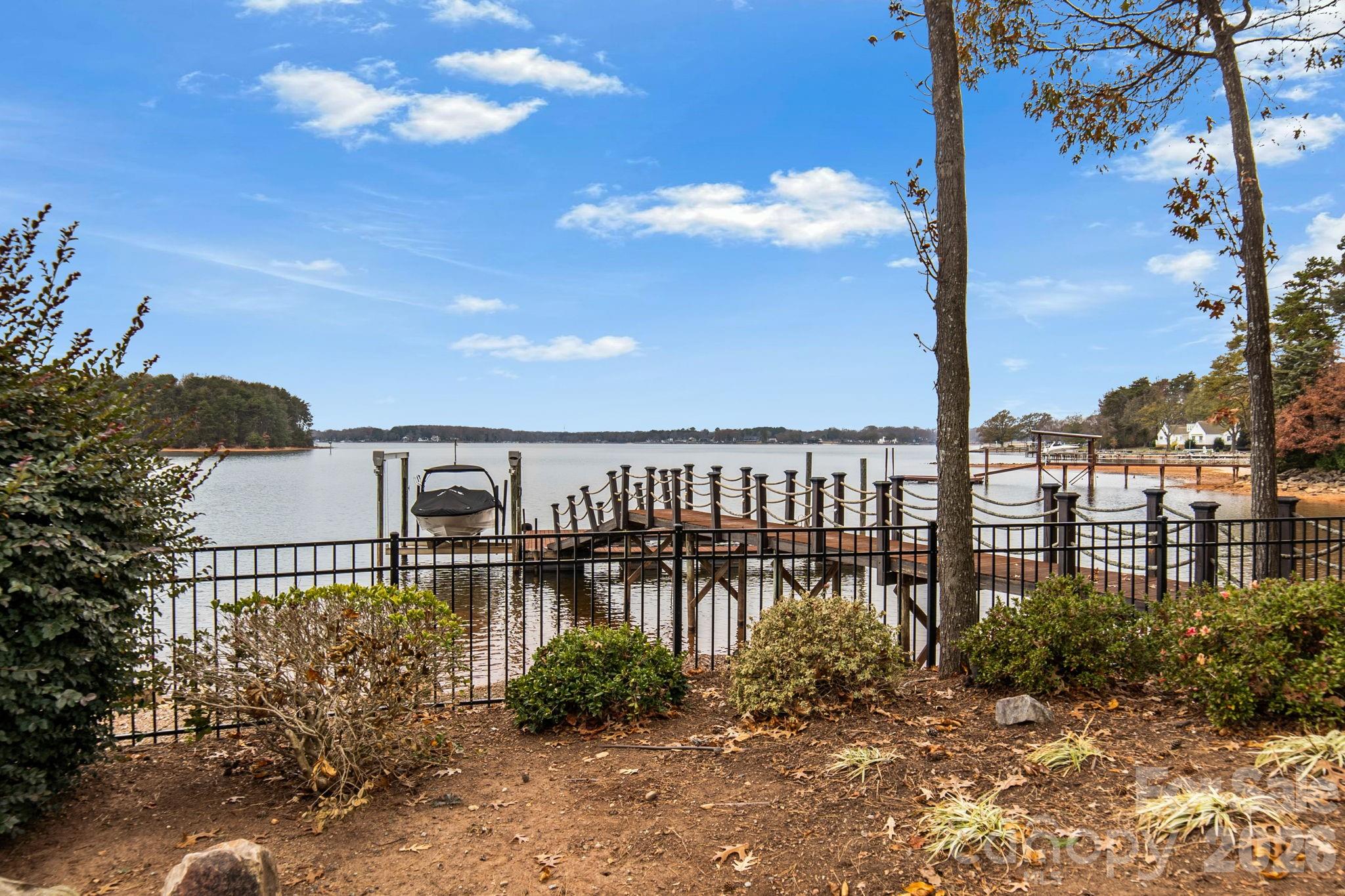 The Peninsula - Residential