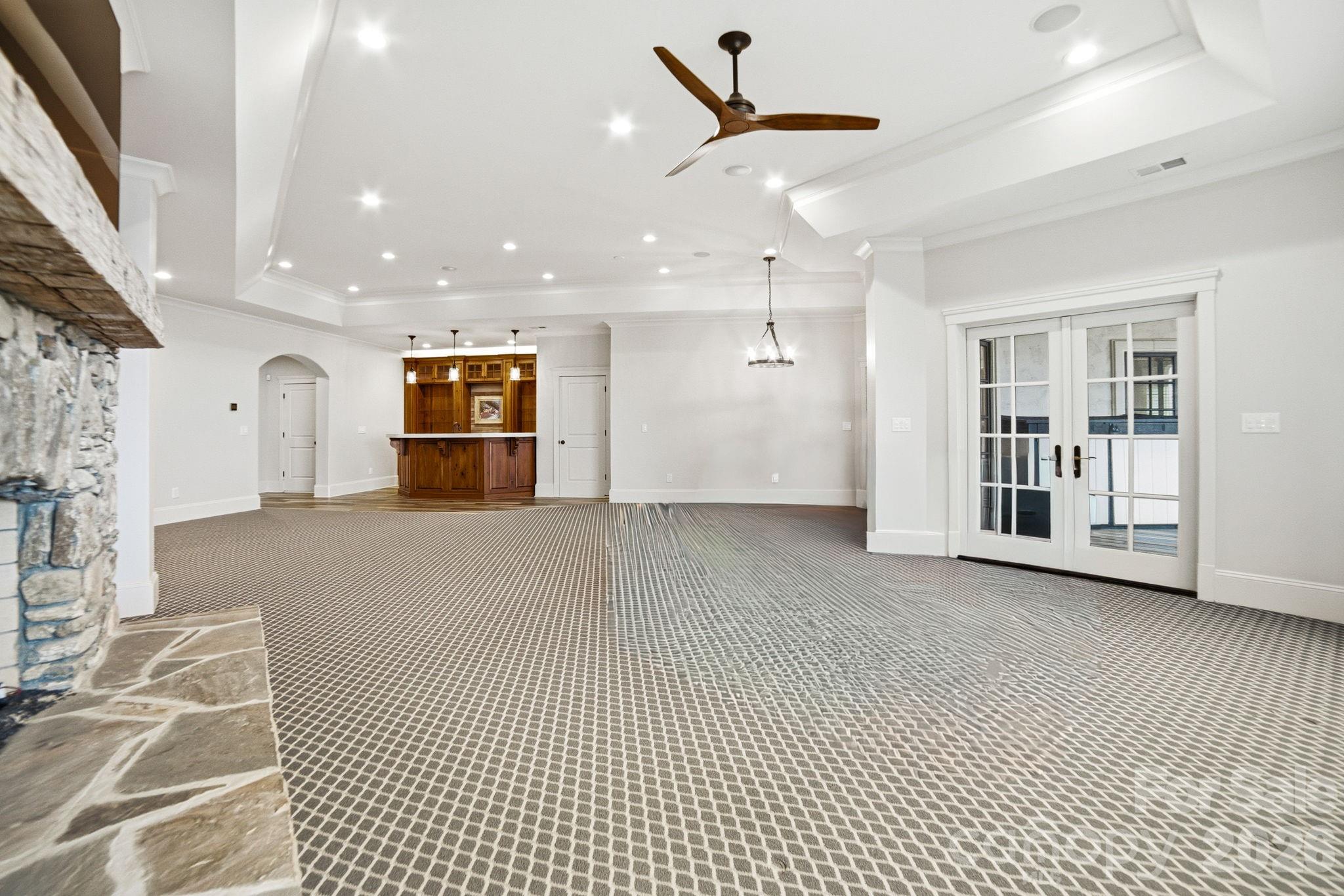 The Peninsula - Residential